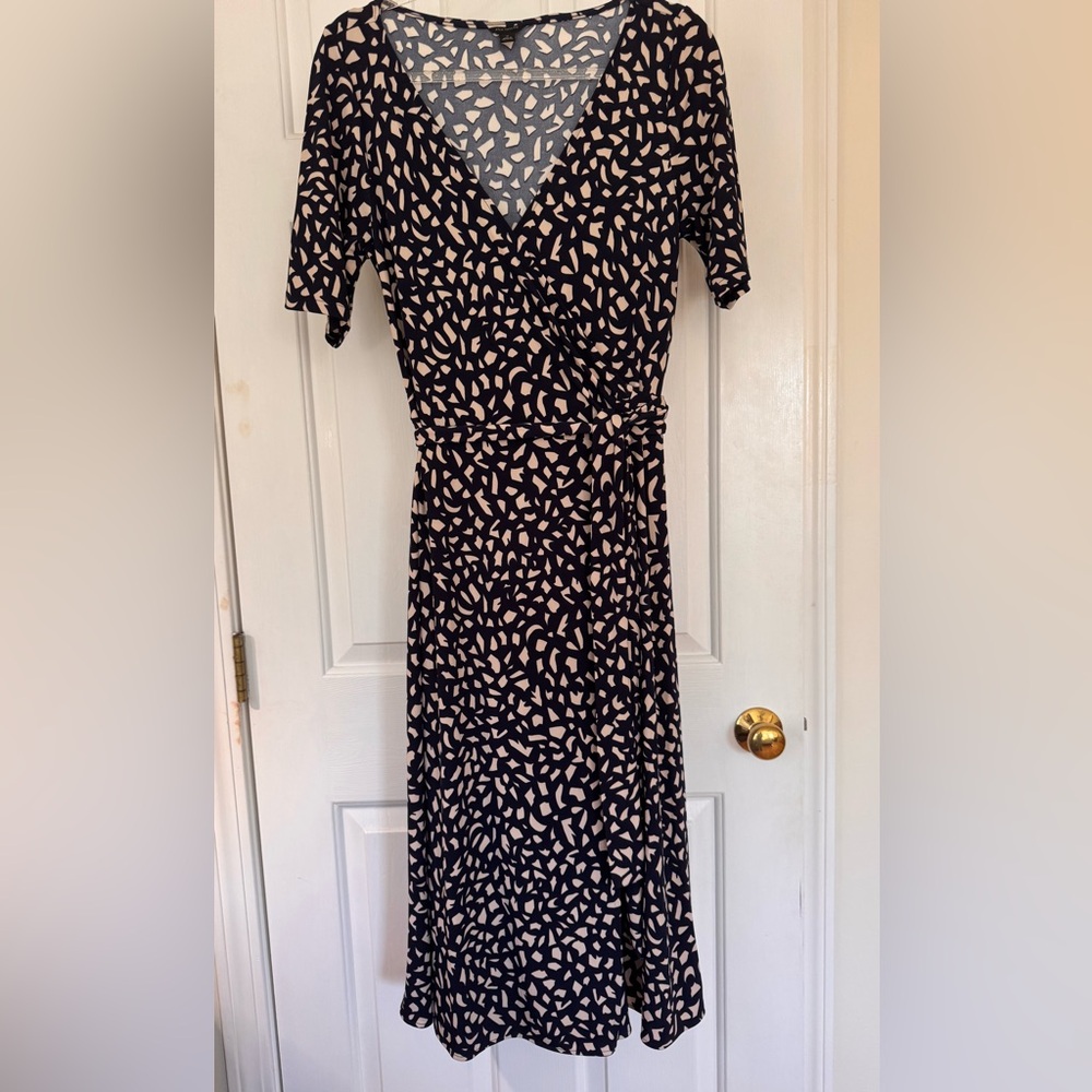 ANN TAYLOR Short-sleeve Midi Wrap Dress Size 10 Navy and Beige Print